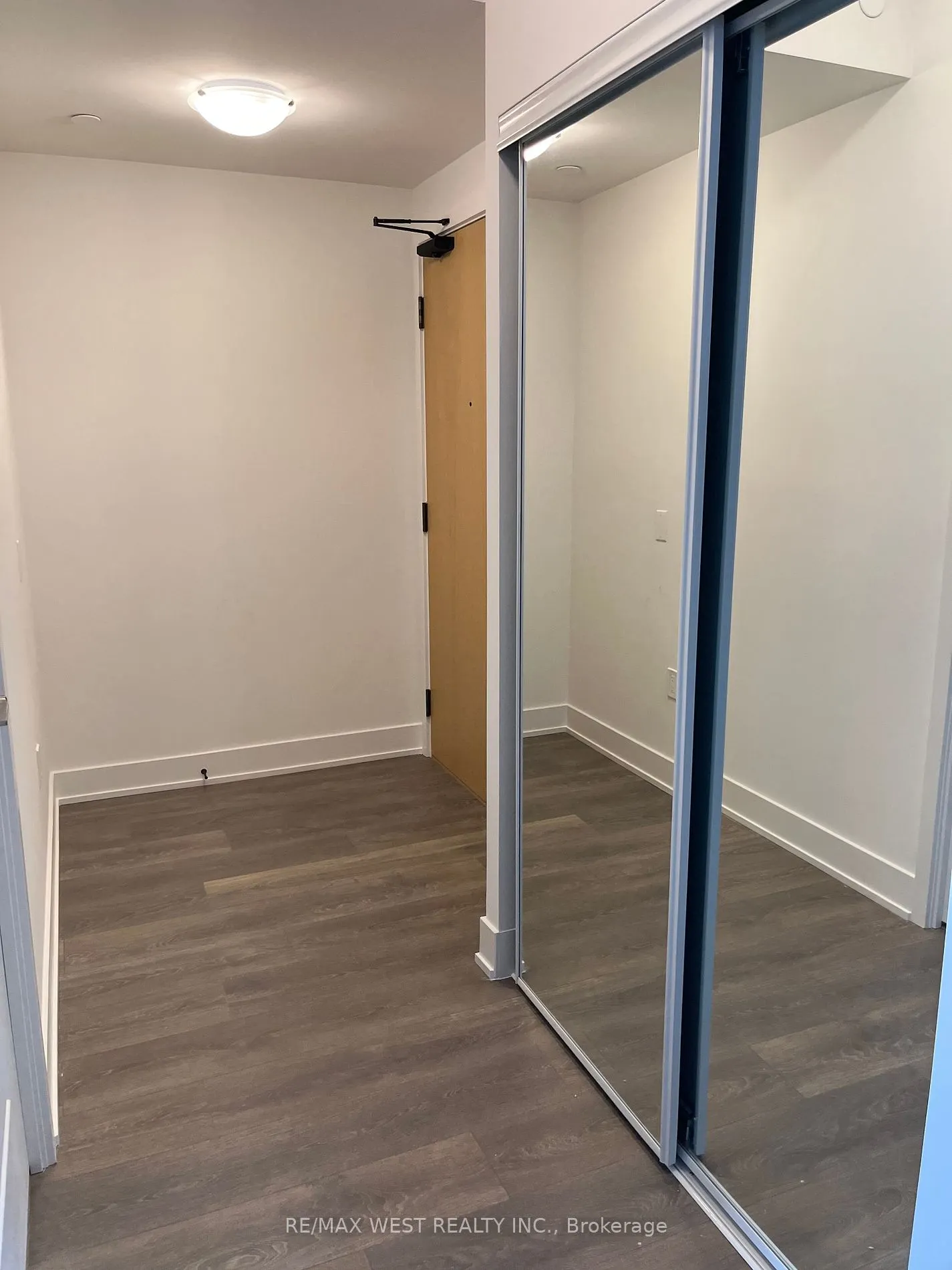 202 Burnhamthorpe Rd E N, #506W