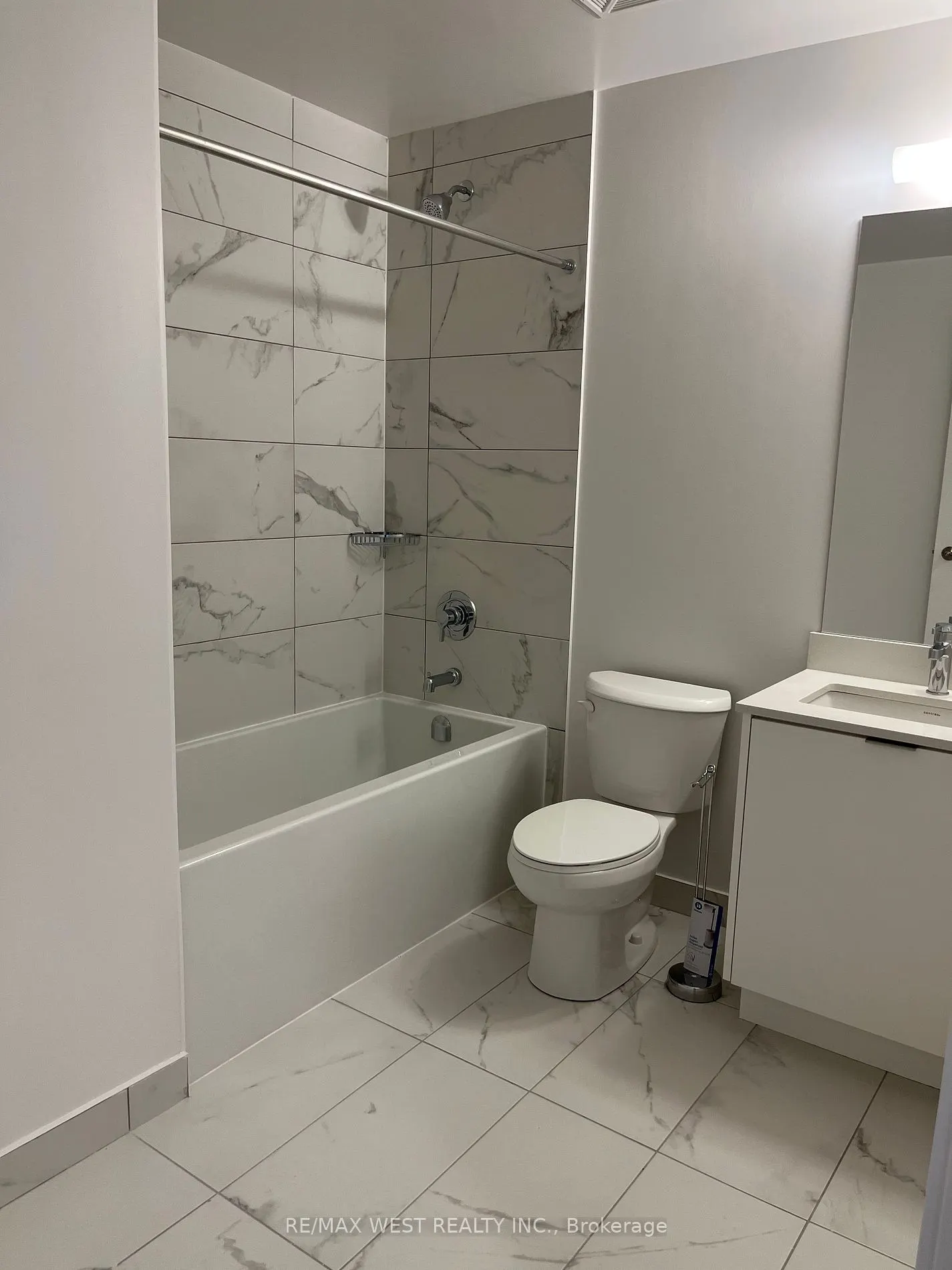 202 Burnhamthorpe Rd E N, #506W