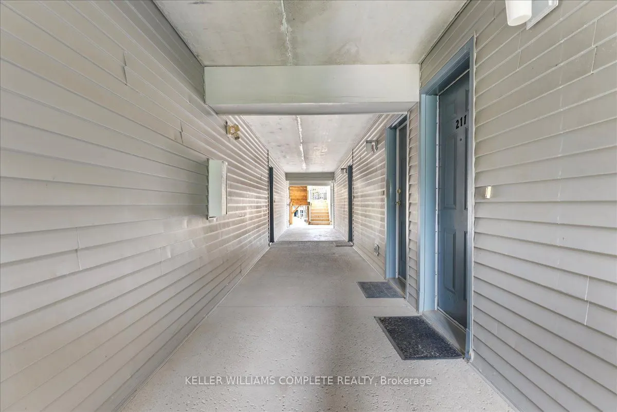 2010 CLEAVER Avenue, #211