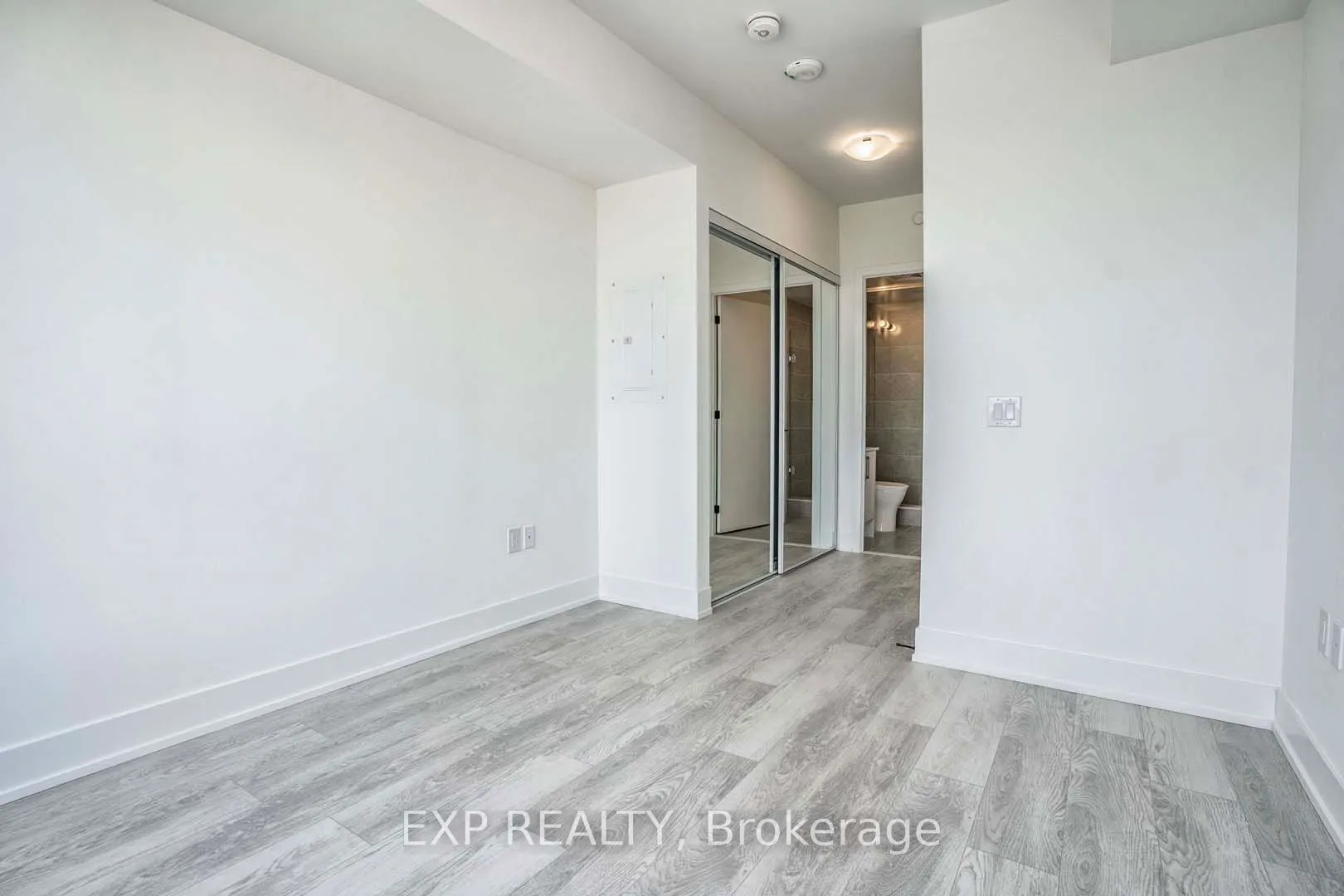 2450 Old Bronte Road, #708