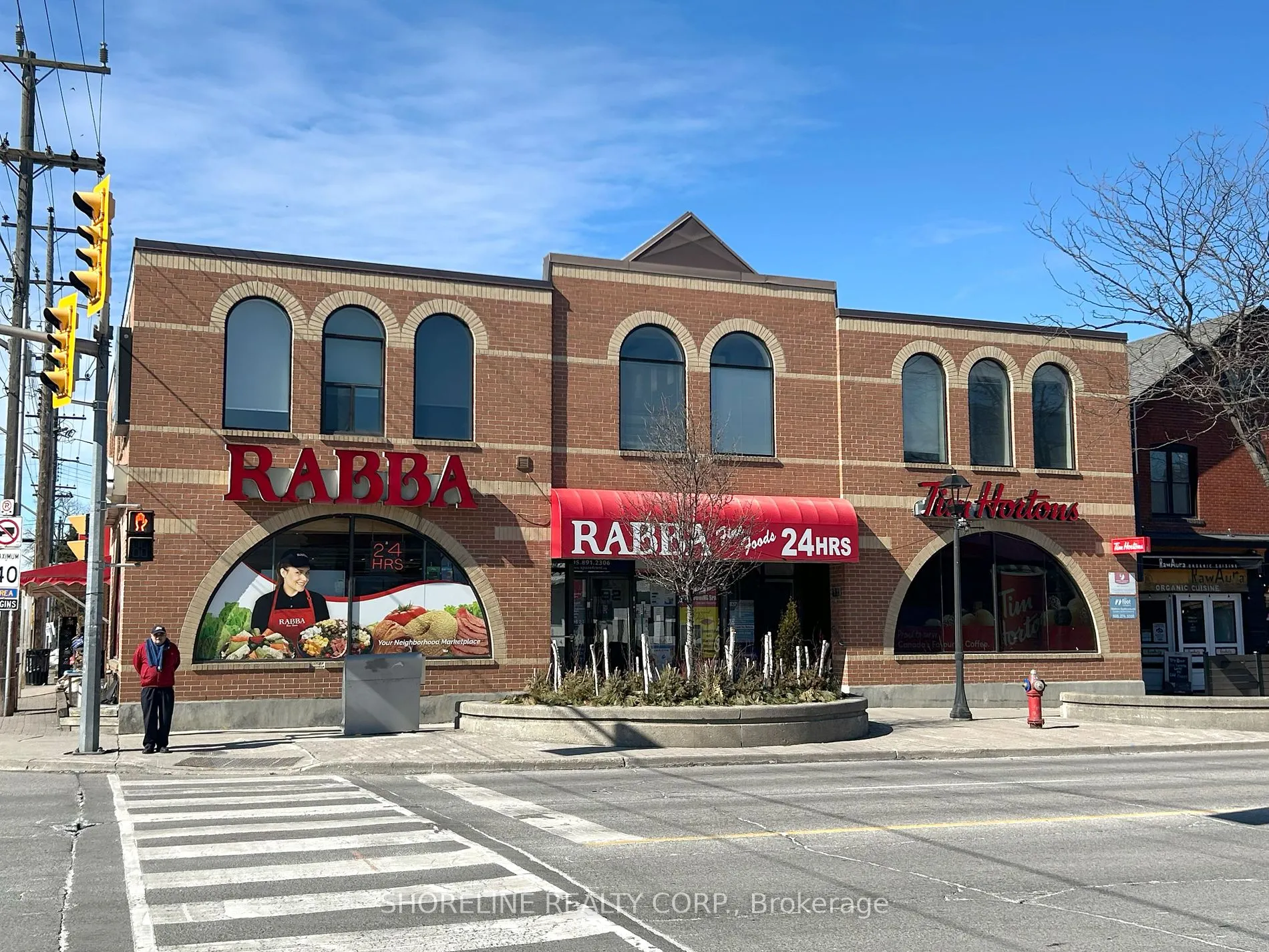 92 Lakeshore Road E, #204