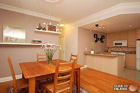 88 Palace Pier Crt, #906