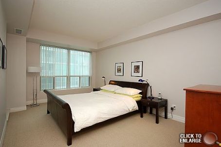 88 Palace Pier Crt, #906