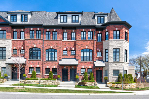 80 Thomas St E, Mississauga