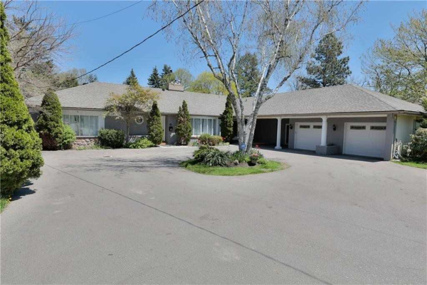945 Meadow Wood Rd, Mississauga