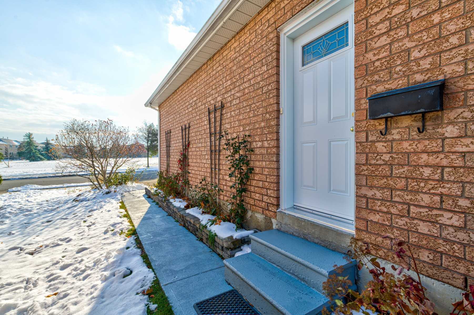 169 Cresthaven Rd, (MLS® W4634148) See this detached house for