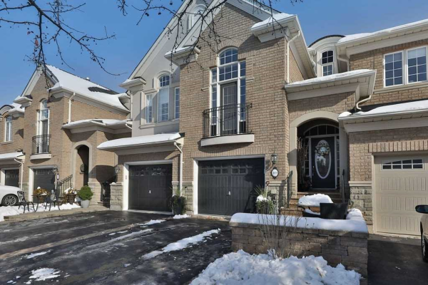 169 Tawny Cres, Oakville