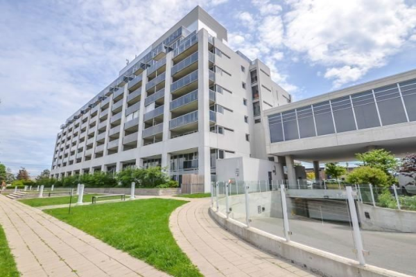 1050 The Queensway Ave 1050 The Queensway Ave