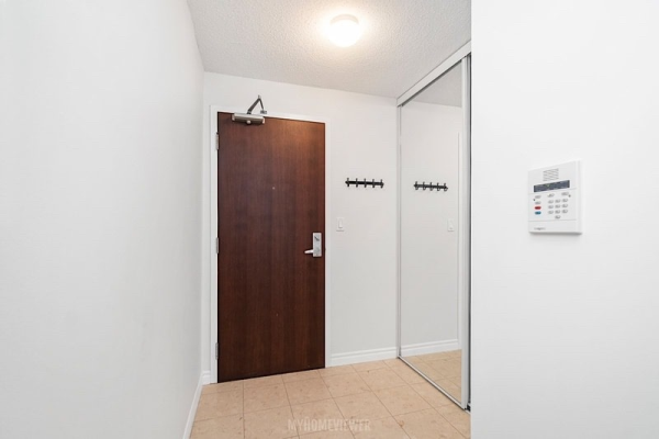 335 Rathburn Rd W, Mississauga