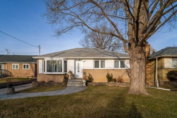 400 Kingsleigh Crt, Milton
