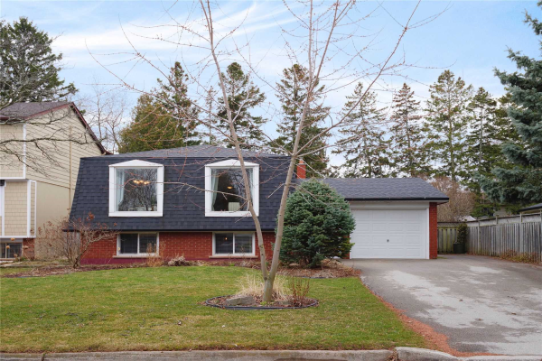 166 Brewer Crt, Burlington