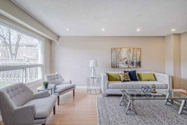 251 Royal Salisbury Way, Brampton