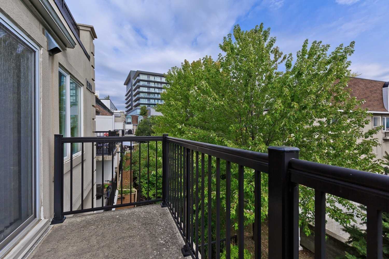 85 George Appleton Way #2028