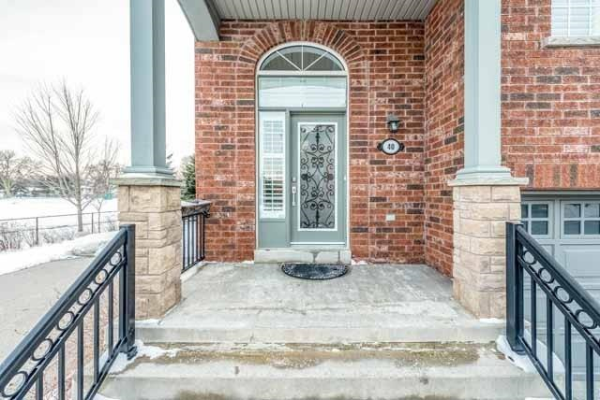 230 Paisley Blvd W, Mississauga