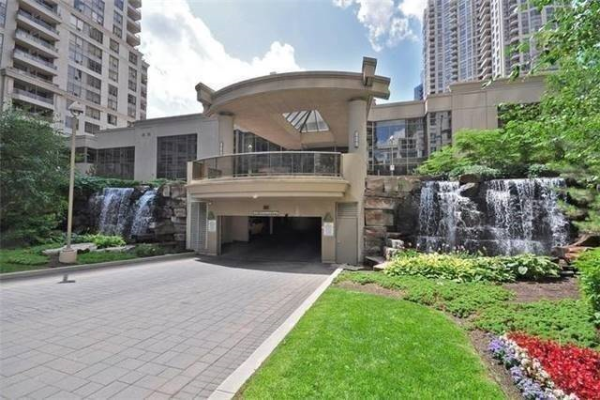 3888 Duke Of York Blvd, Mississauga