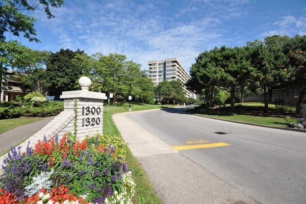 1320 Mississauga Valley Blvd, Mississauga