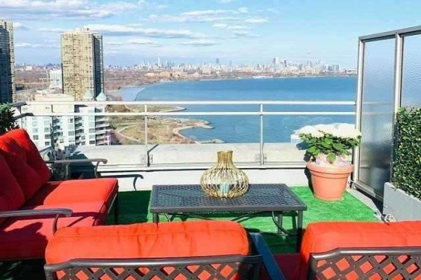 2121 Lake Shore Blvd W 2121 Lake Shore Blvd W