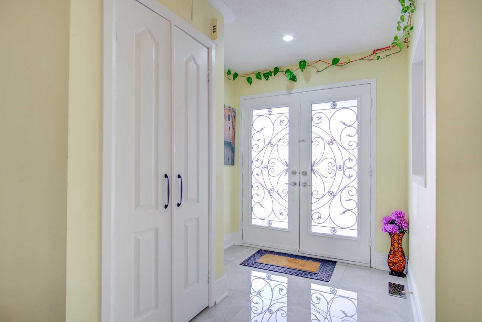19 Leopard Gate