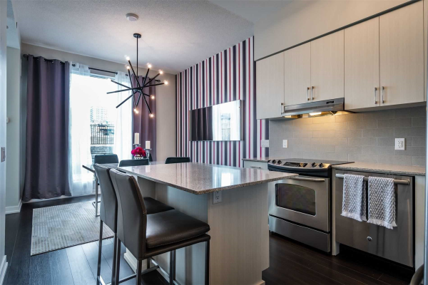 2560 Eglinton Ave W 2560 Eglinton Ave W