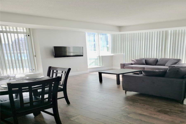 220 Burnhamthorpe Rd W 220 Burnhamthorpe Rd W