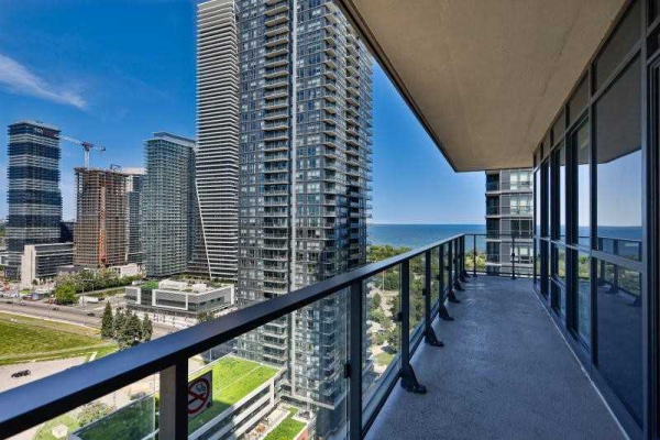 2220 Lake Shore Blvd W 2220 Lake Shore Blvd W