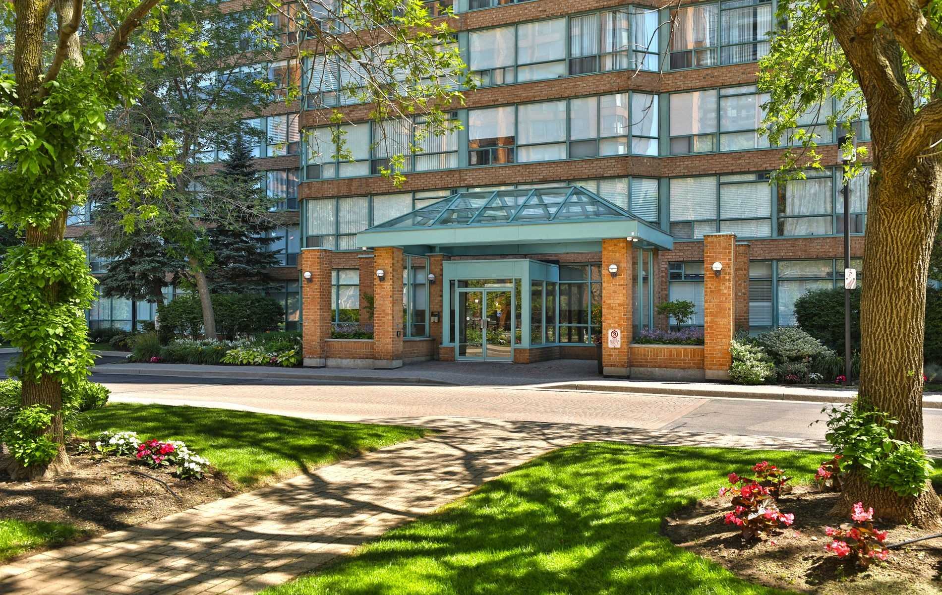 Maple Crossing Blvd (MLS® W4819814) See this condo apartment for