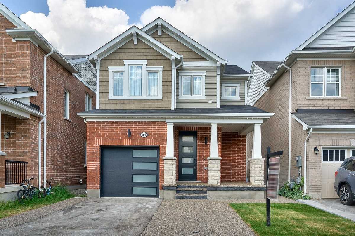 895 Penson Cres