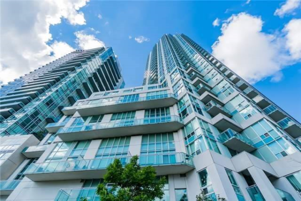 220 Burnhamthorpe Rd W 220 Burnhamthorpe Rd W