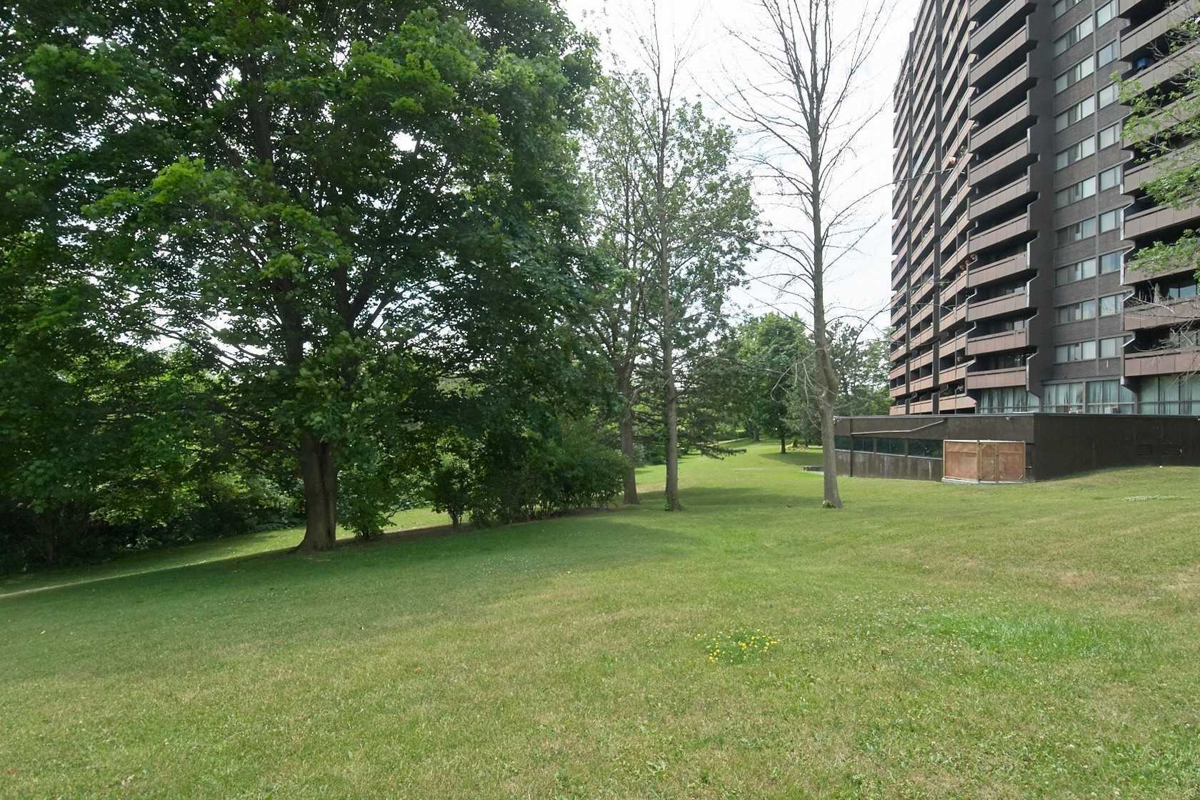 11 Wincott Dr, #402