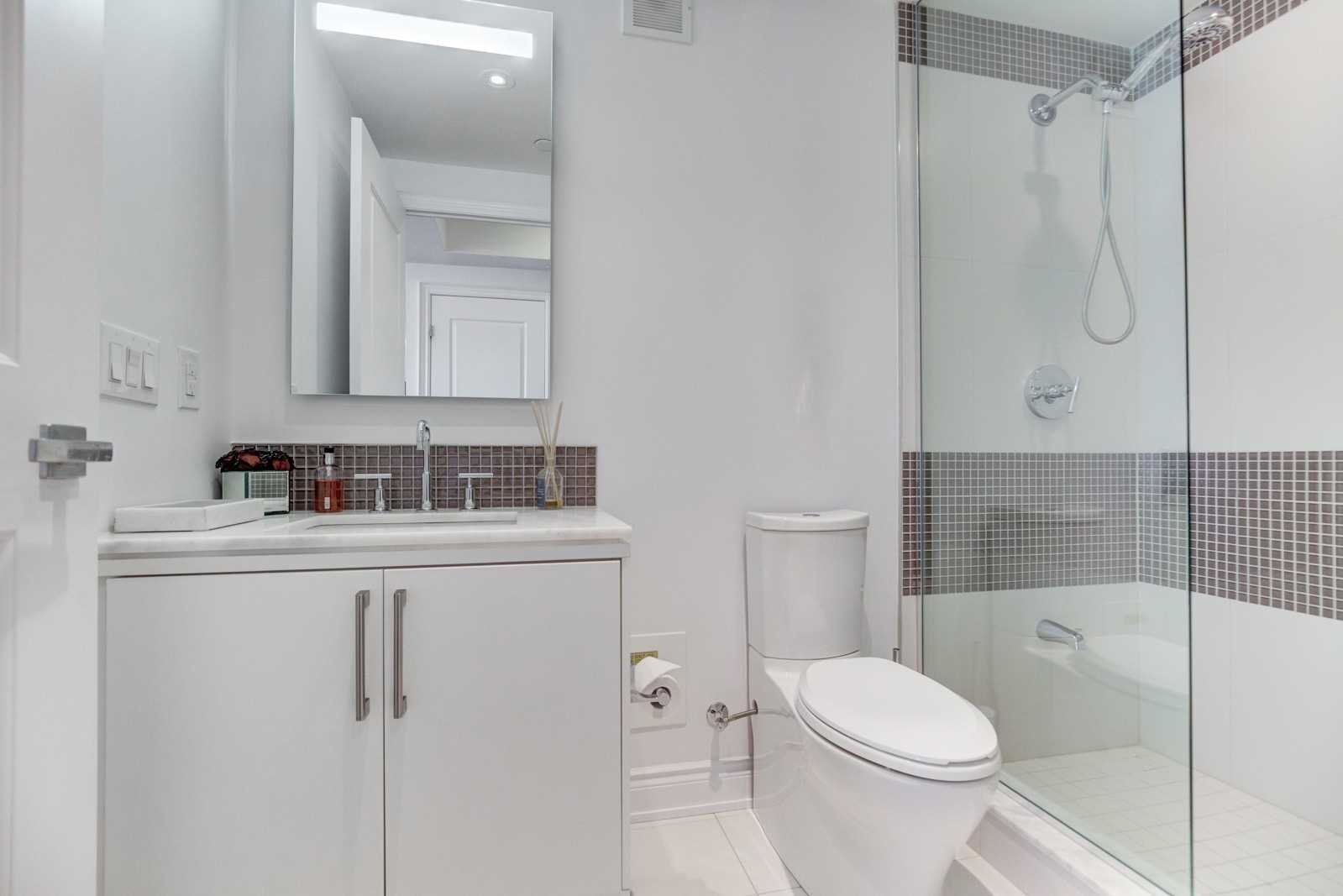 3500 Lakeshore Rd W, #226