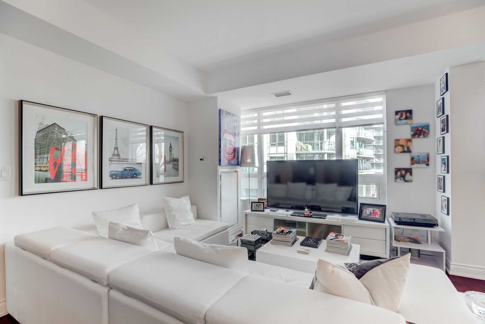 3500 Lakeshore Rd W, #226