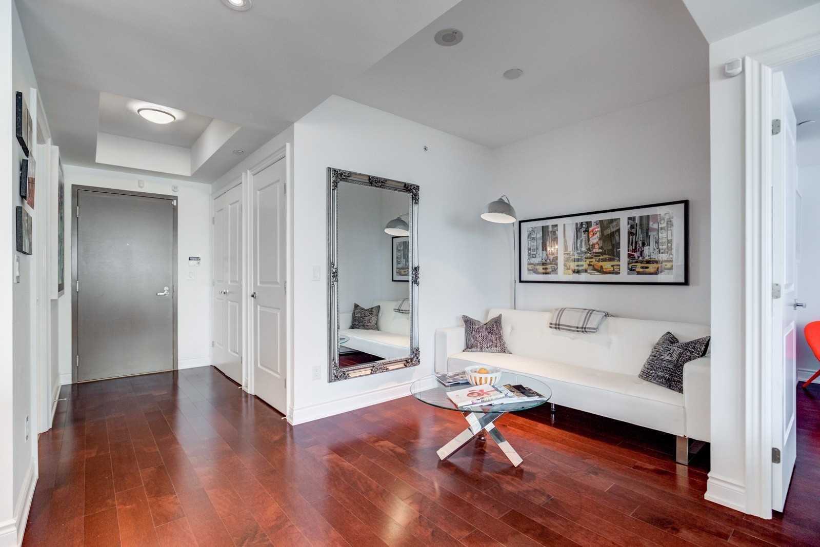 3500 Lakeshore Rd W, #226
