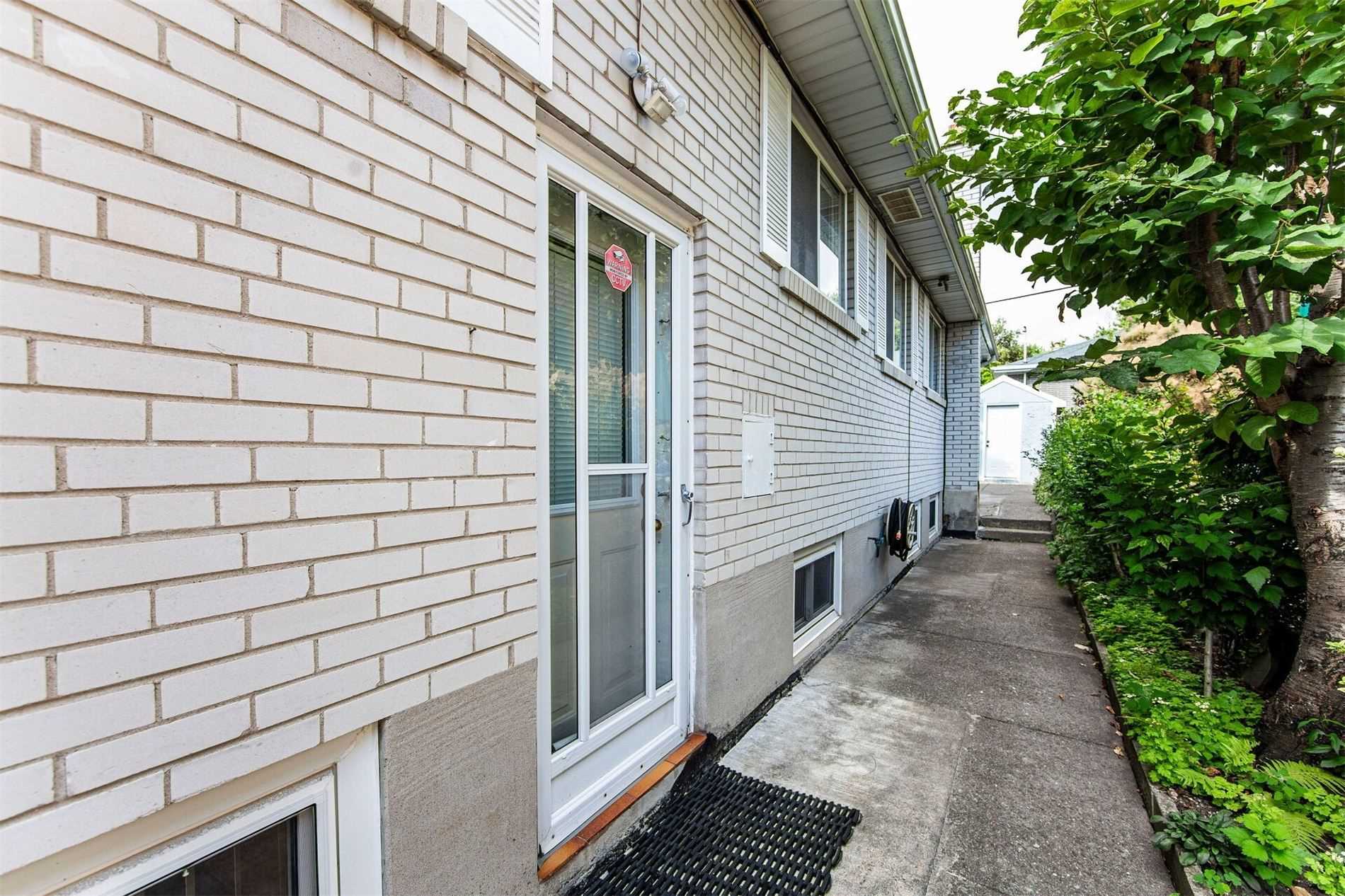 Irwin Rd (MLS® W4848319) See this detached house for sale in Elms