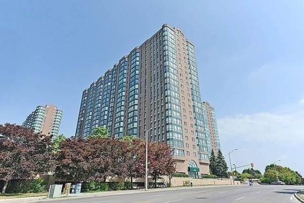 135 Hillcrest Ave, Mississauga