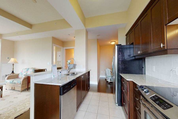 1665 The Collegeway, Mississauga