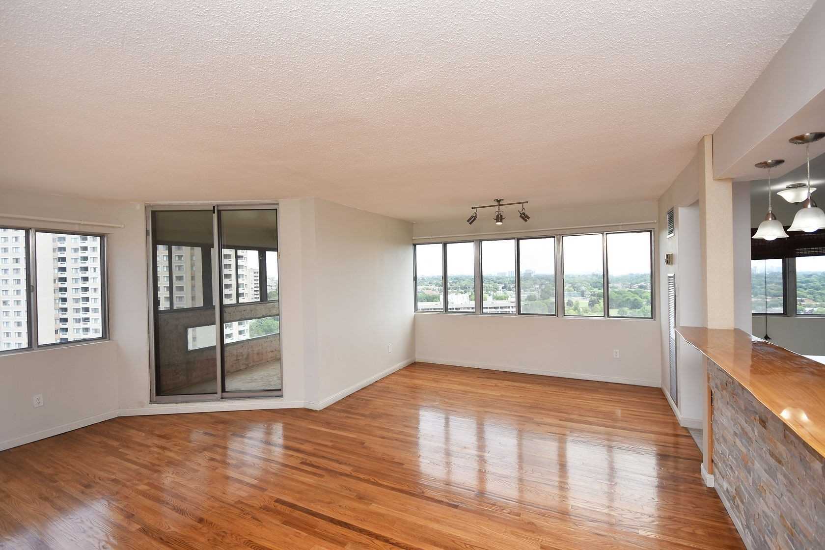 Listing W4878536 - Large Photo # 11