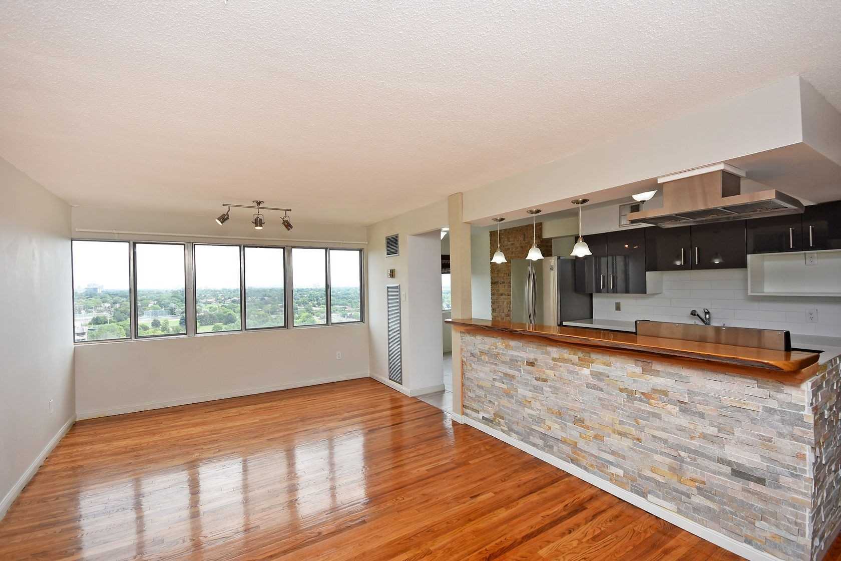 Listing W4878536 - Large Photo # 13