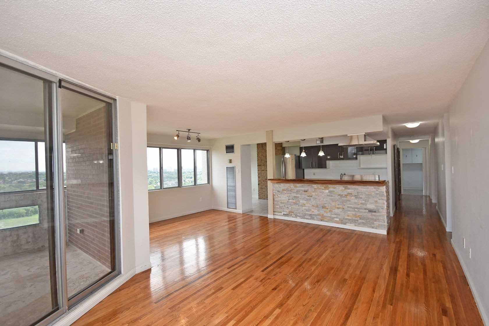 Listing W4878536 - Large Photo # 12