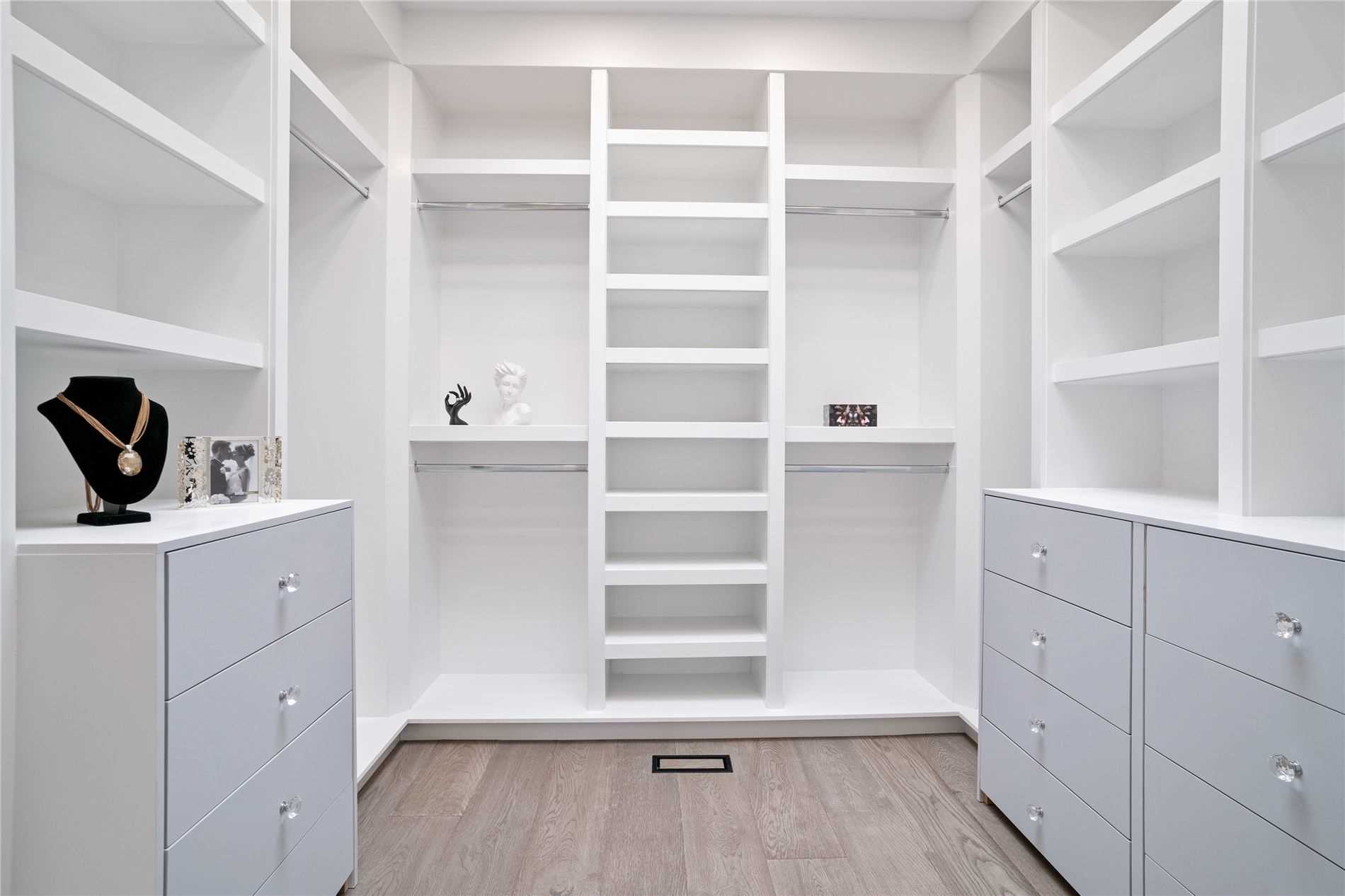 297 Savoy Cres