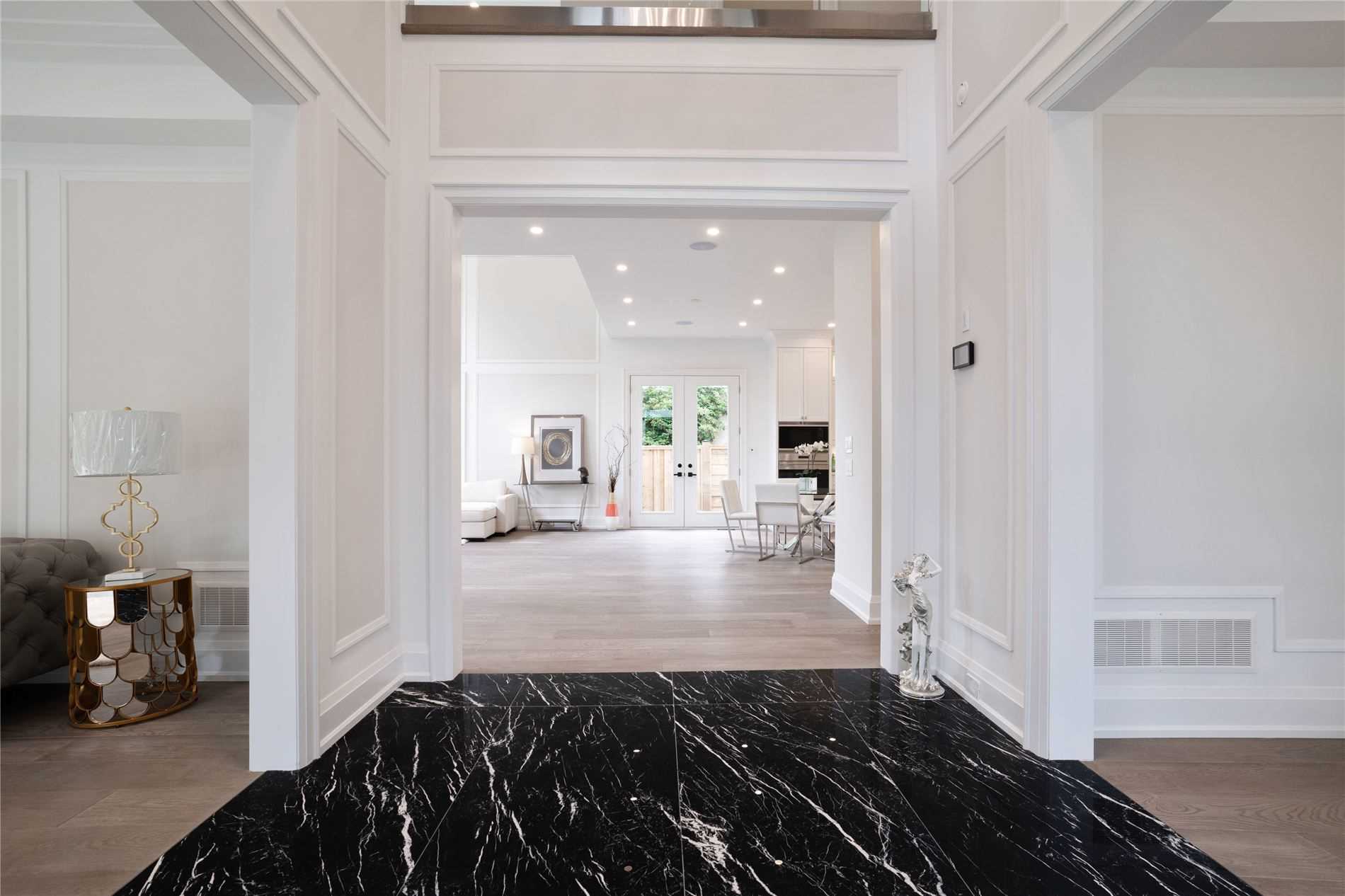 297 Savoy Cres