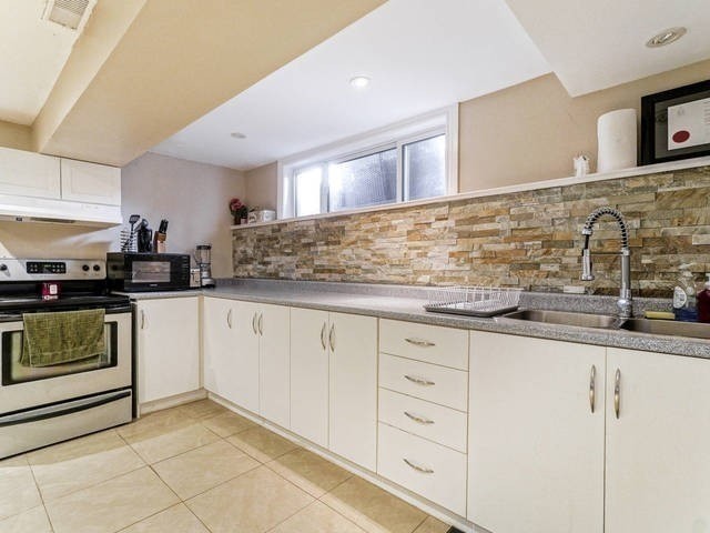 1392 Tansley Dr