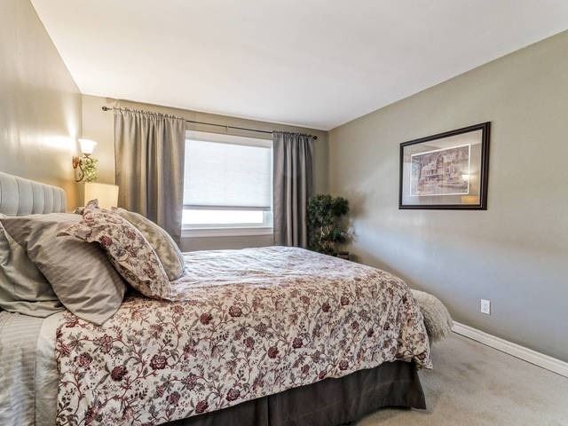 1392 Tansley Dr