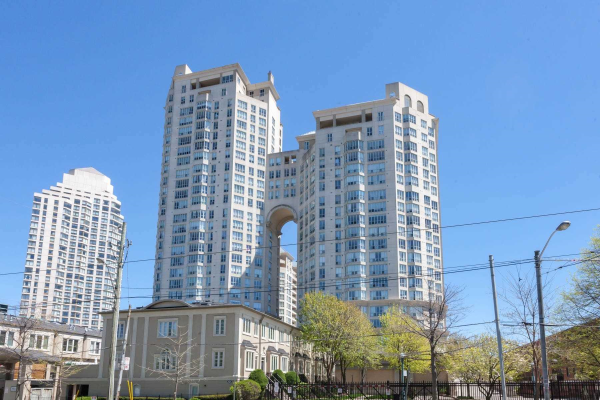 2285 Lake Shore Blvd W 2285 Lake Shore Blvd W