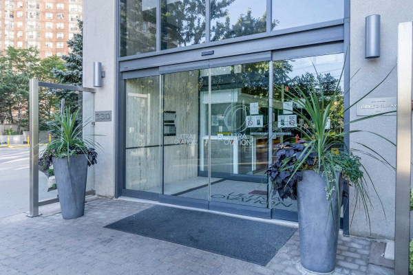330 Burnhamthorpe Rd W 330 Burnhamthorpe Rd W