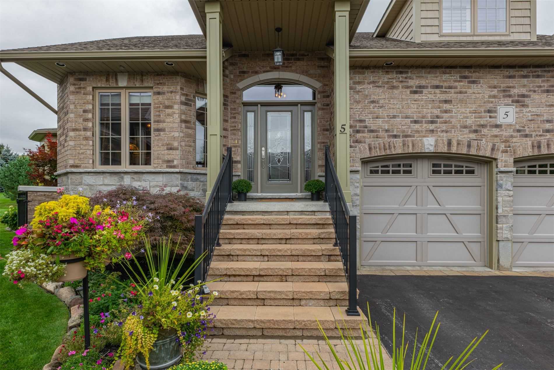 6 Reddington Dr, (MLS® W4912262) See this property for sale in