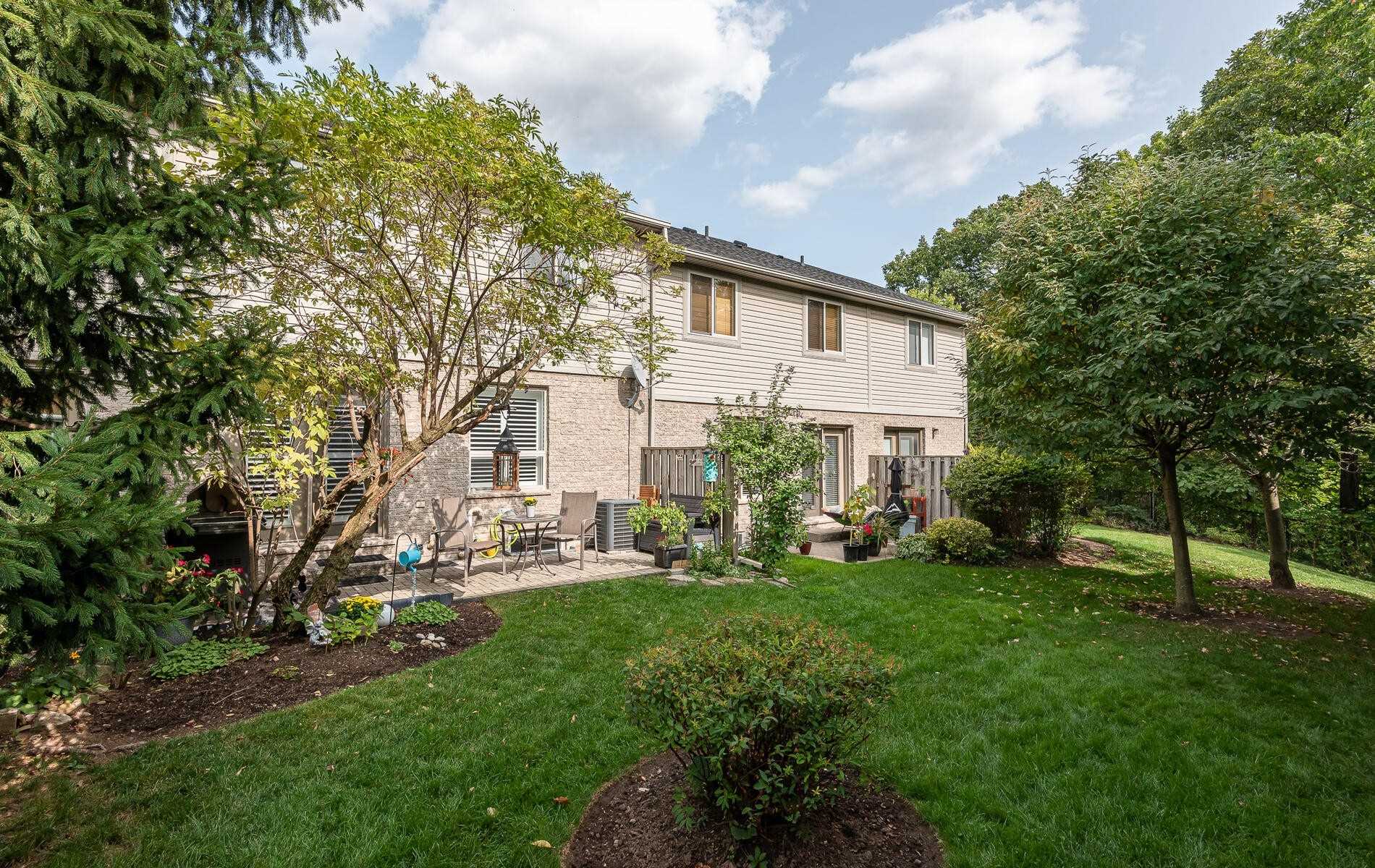 Headon Rd (MLS® W4912282) See this condo townhouse for sale in