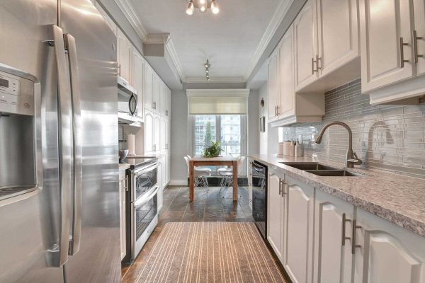 2121 Lakeshore Blvd W 2121 Lakeshore Blvd W