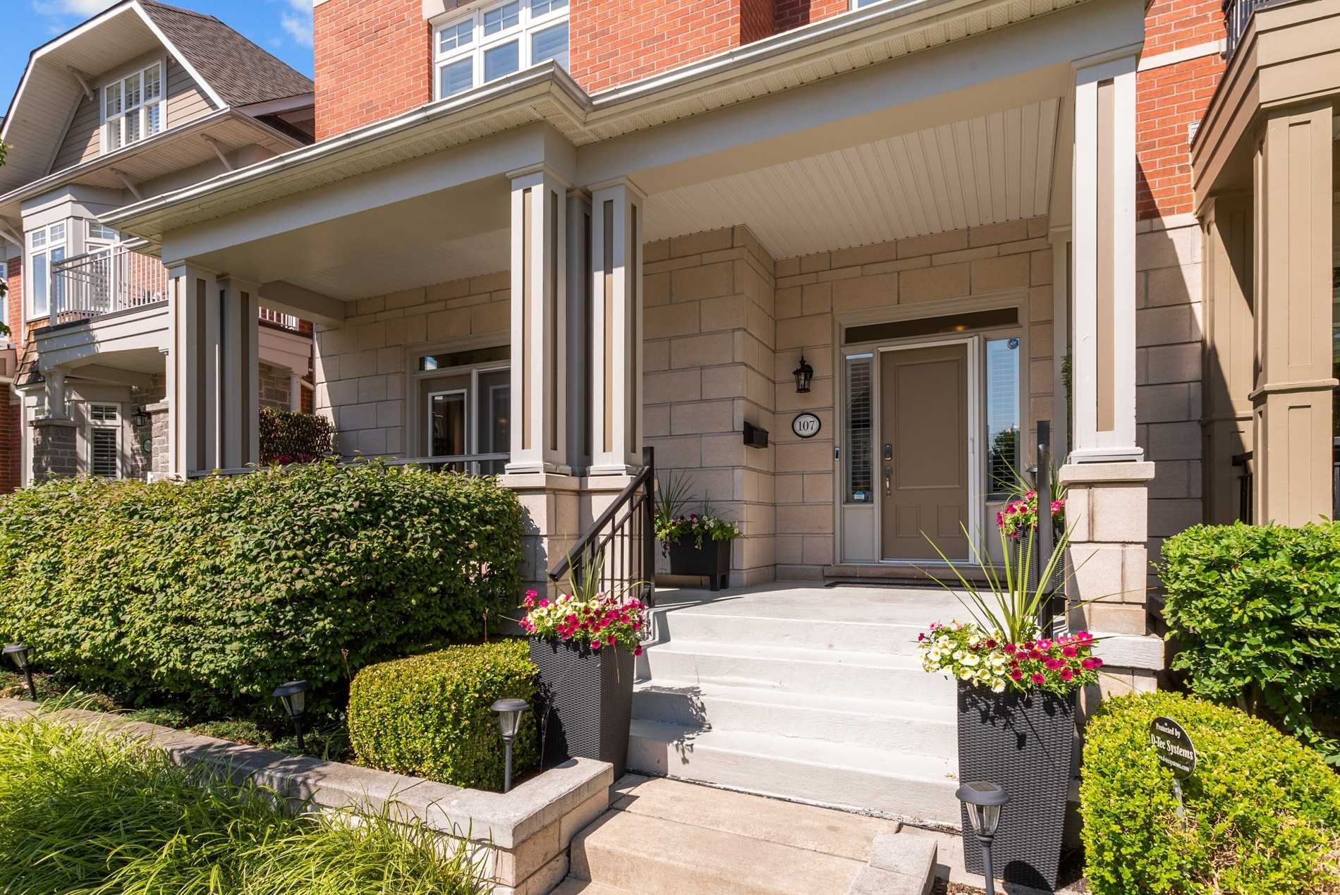 St. Lawrence Dr (MLS® W4915683) See this condo townhouse for sale