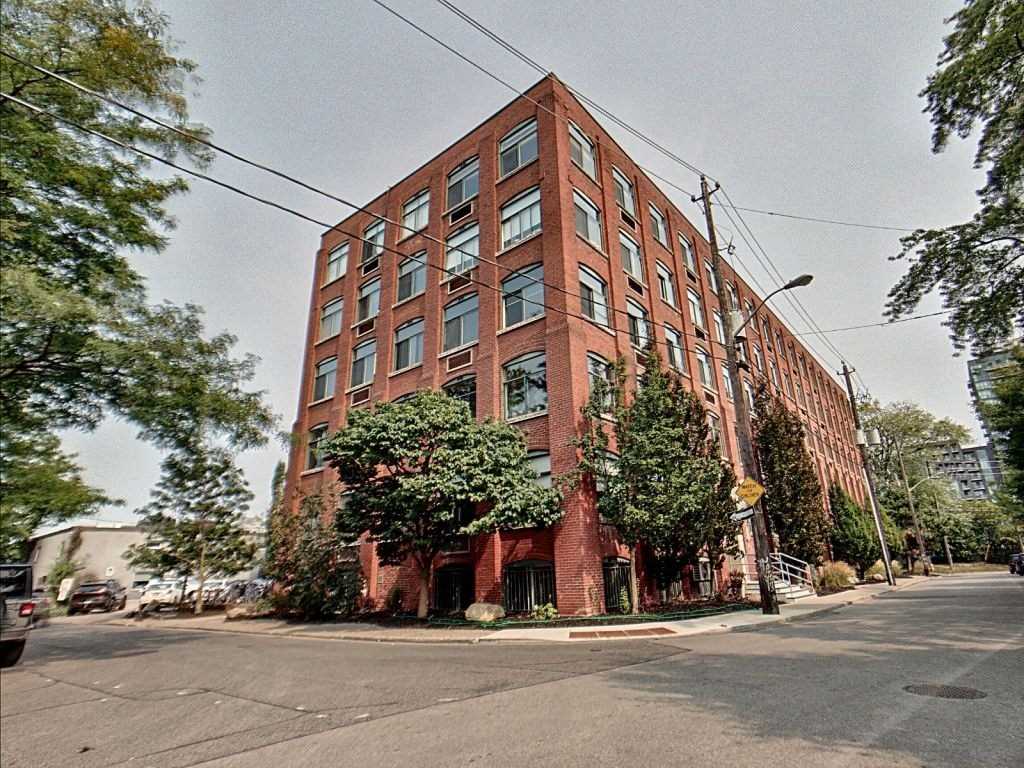 Noble St (MLS® W4917679) See this condo apartment for sale in