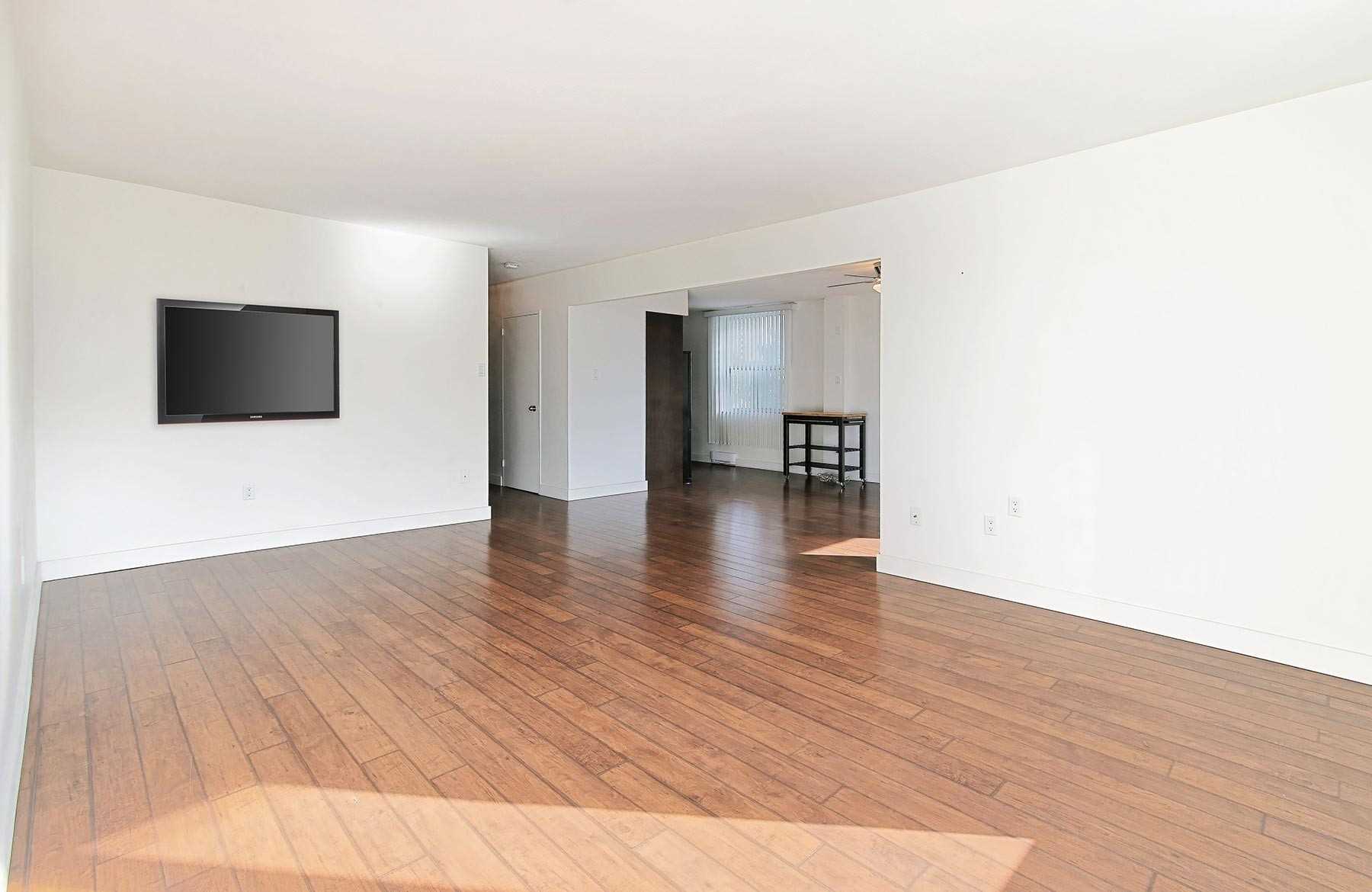 Listing W4920908 - Large Photo # 2